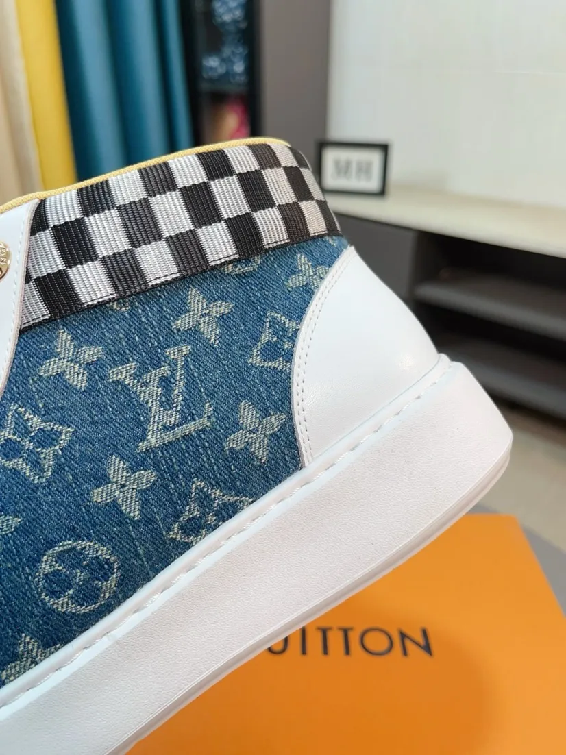 Men's shoes 💰440🌹🌹【LOUIS VUITTON】Same style on Louis Vuitton* official website🚹Men's high-top casual shoes❤️Same style as popular celebrities and big names ~ Best-selling at home and abroad Lv focuses on the checkerboard series...Imported first-layer cowhide with special fabrics➕Full sheep leather lining➕Brand-specific hollow outsole💎Produced by OEM The highest version🔍🔍Number of codes: 38-44,